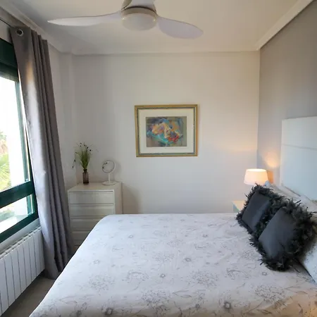 Luxury 2 Bed, 2 Bath With Sea View, Heating And New Bathrooms. Apartment *