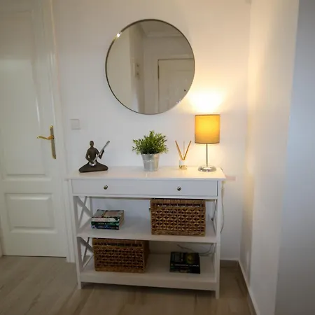 Apartman Luxury 2 Bed, 2 Bath With Sea View, Heating And New Bathrooms.