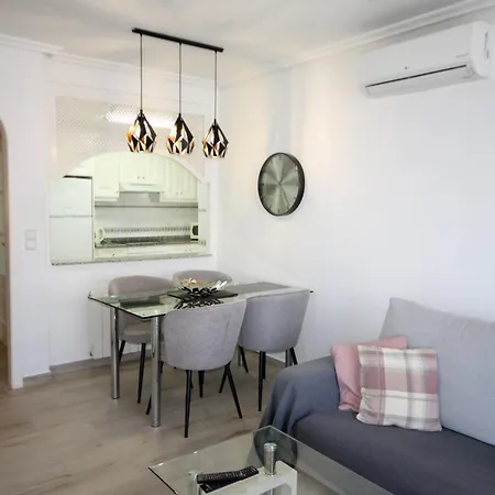 Apartman Luxury 2 Bed, 2 Bath With Sea View, Heating And New Bathrooms.